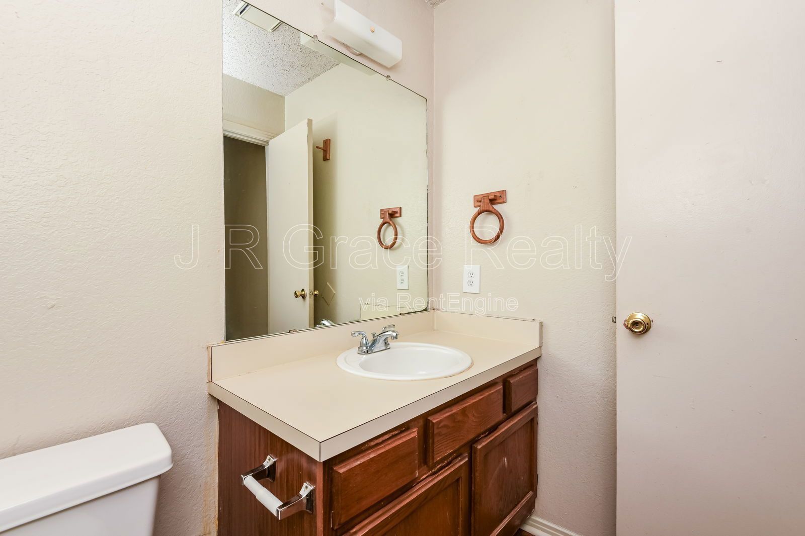 5919 Shadydell property image