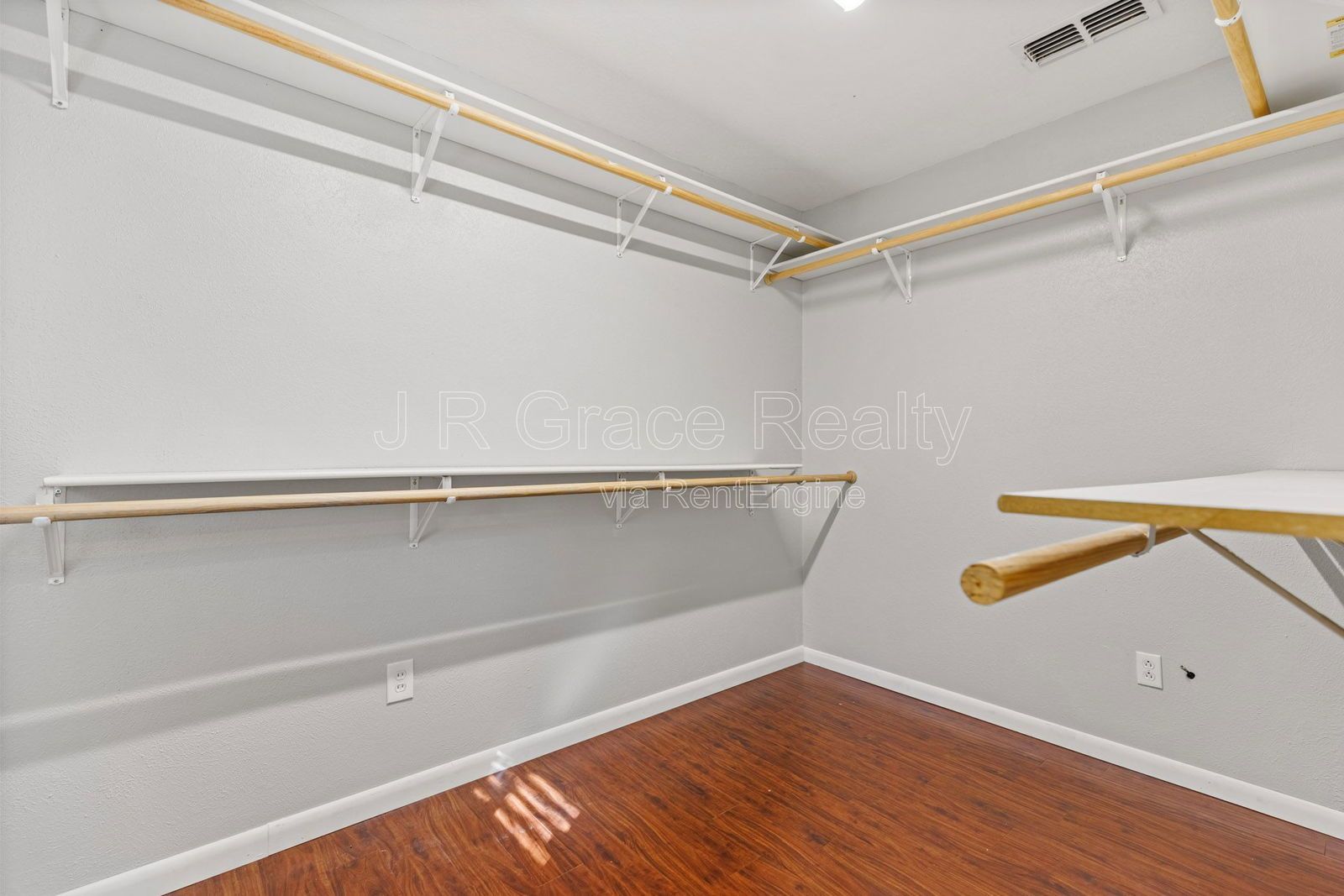 8806 Fox Hollow property image