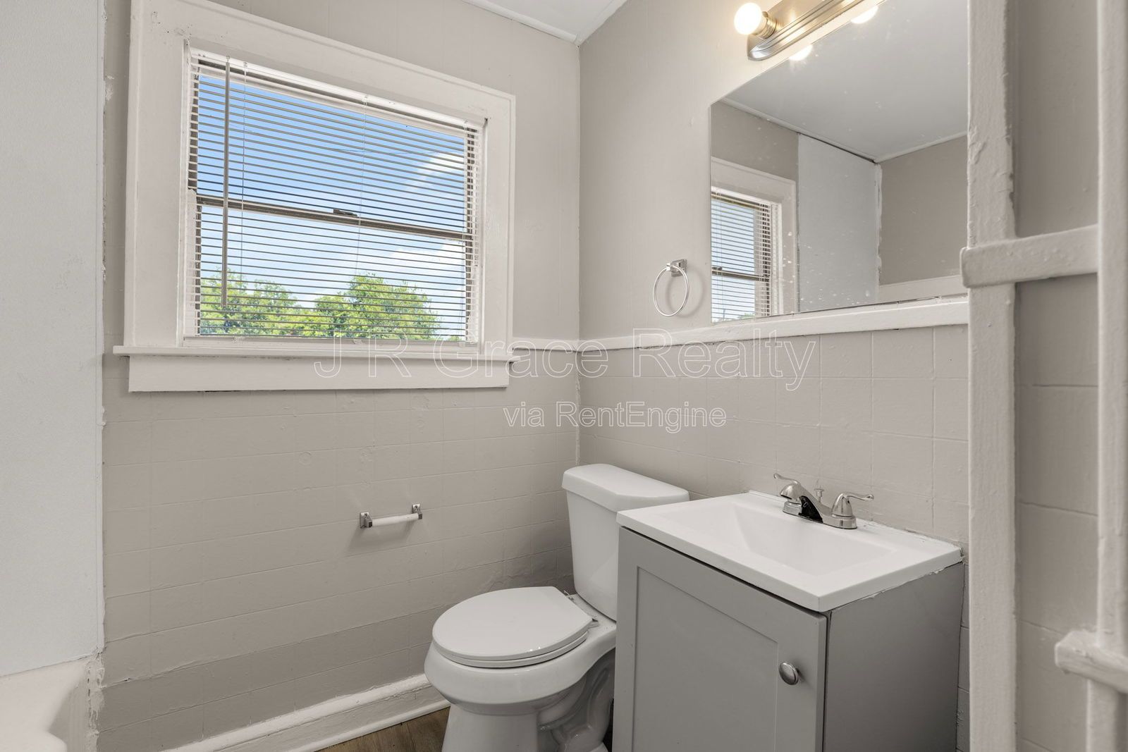 1801 Reuter property image