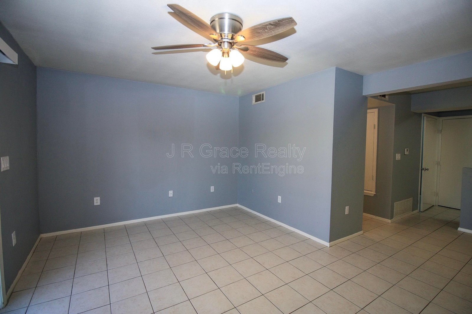 1500LakeShoreApt201 property image