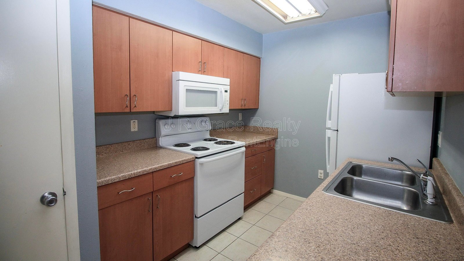 1500LakeShoreApt201 property image