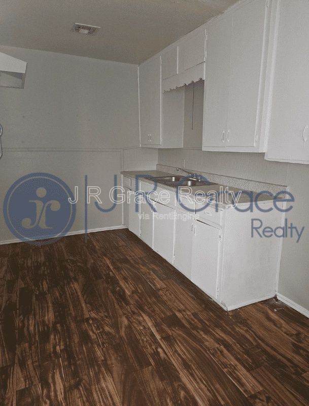 602 E Navarro property image