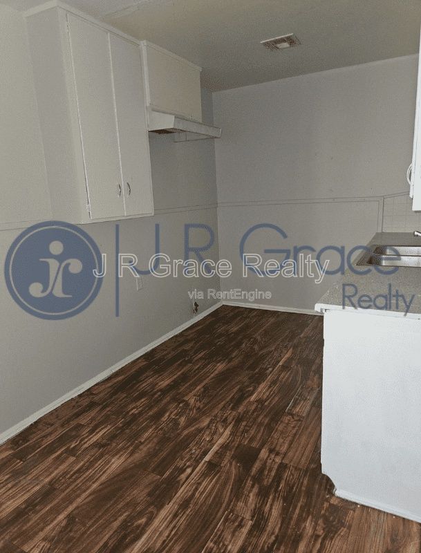 602 E Navarro property image