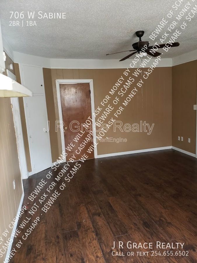 706 W Sabine property image