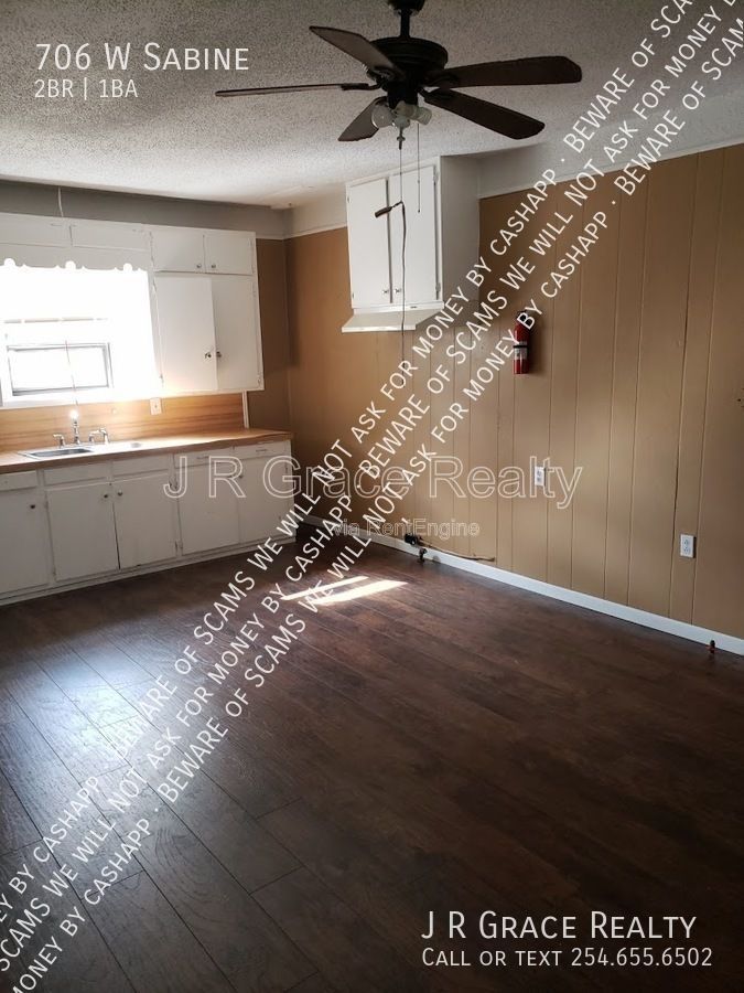 706 W Sabine property image