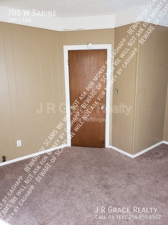 706 W Sabine property image