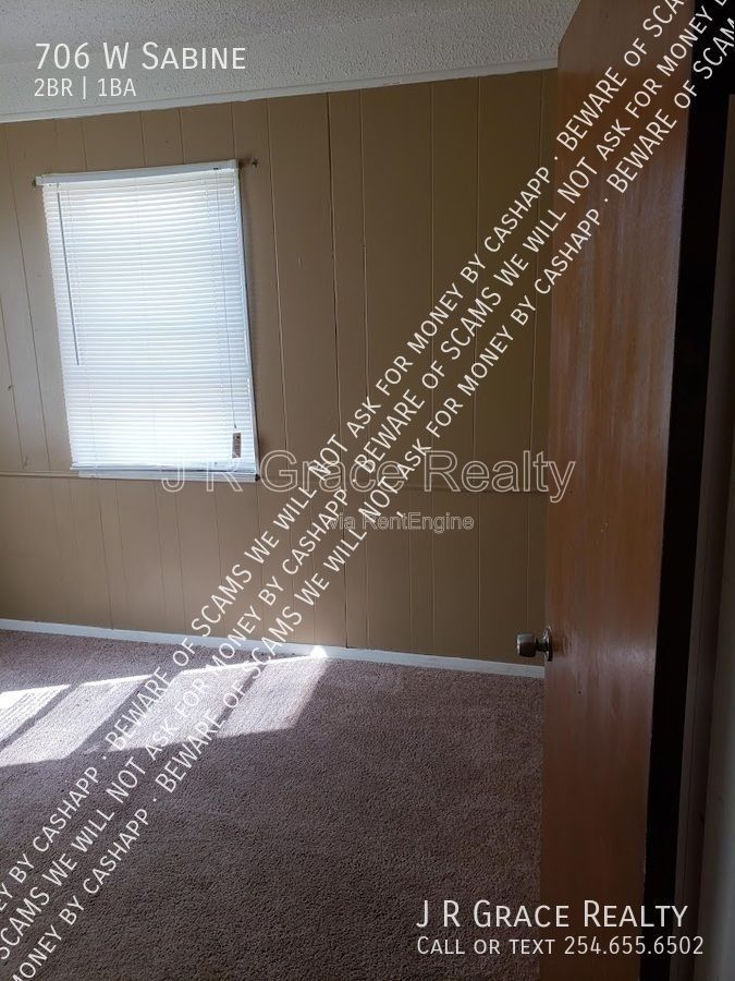 706 W Sabine property image